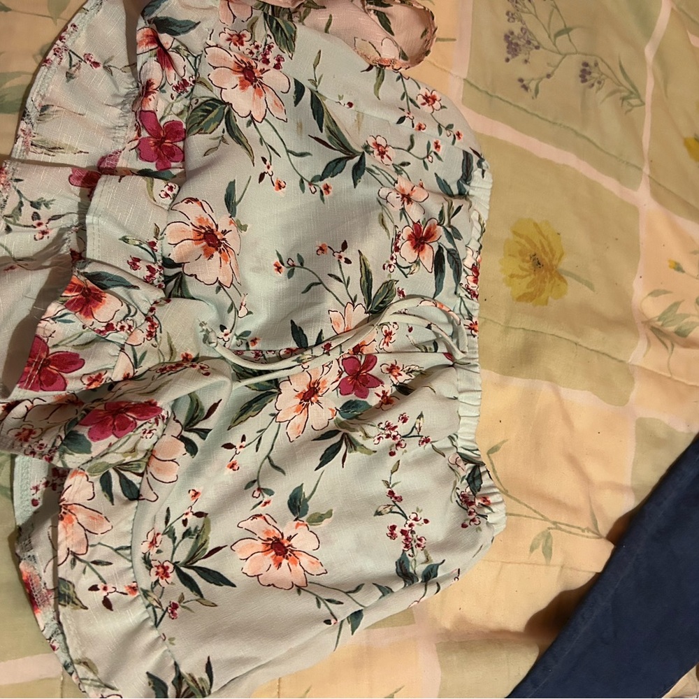 Flower flowy short on worn once